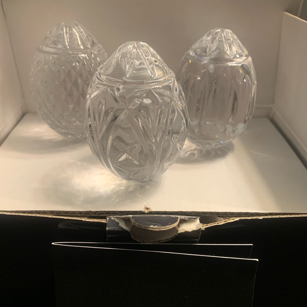 SET OF (3) WATERFORD CRYSTAL MIXED PATTERN EGGS.